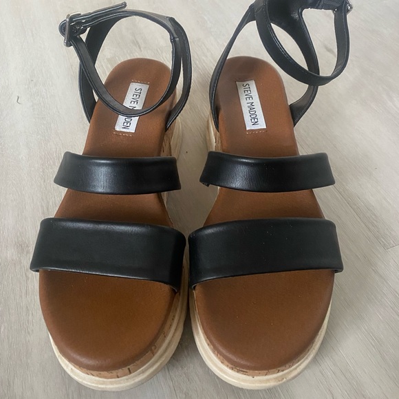 Steve Madden platform sandals - Picture 2 of 2